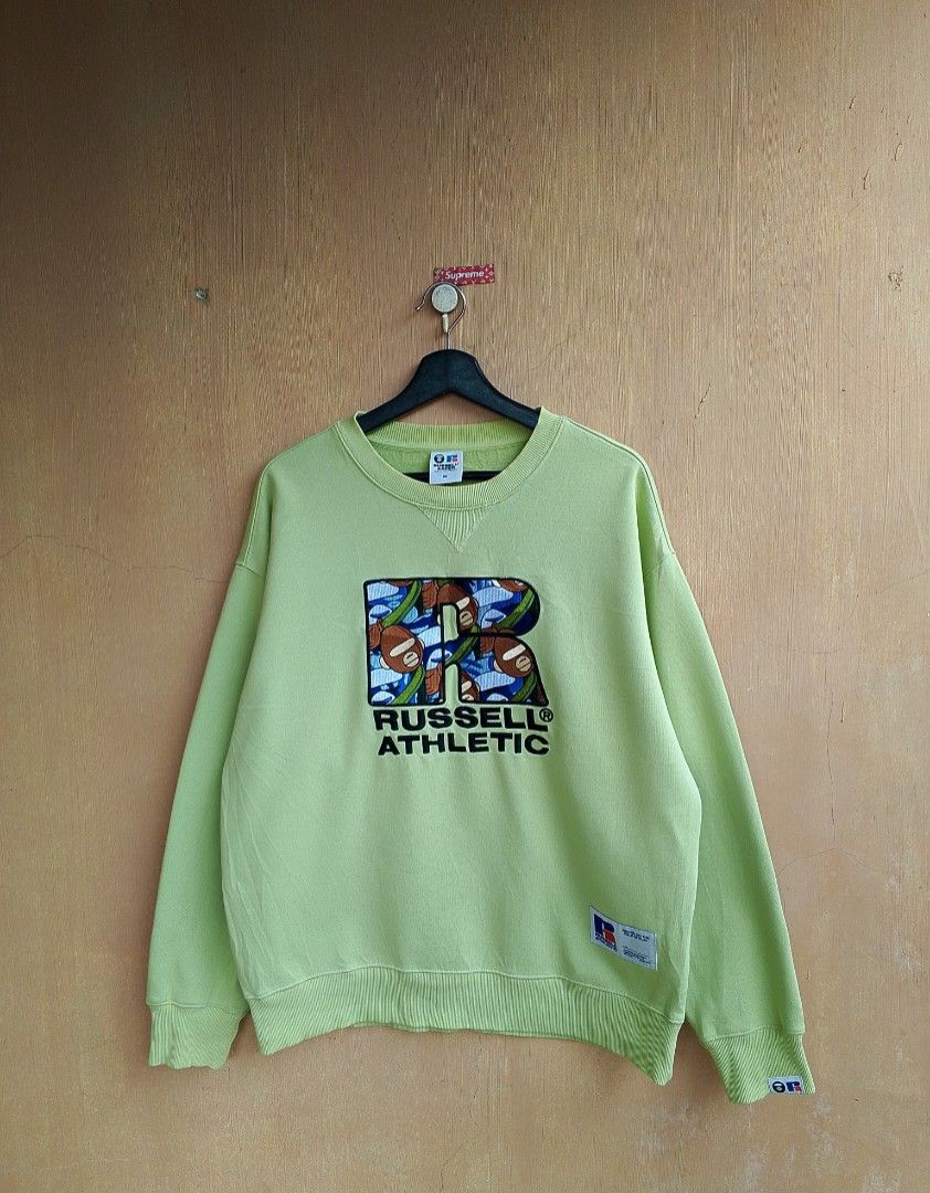 Russell Athletic x Aape Sweater (Category: Coats, Jackets and Outerwear) located in Lipa City. Submitted by MEECHYTWO2TWO (Listing ID 1456990991, Image 1). Description: •RUSSELL ATHLETIC x AAPE - Authentic / Size: M / Best fit to M-L - Embroidered Logo - Width: 23 / Length: 28 - Location: Lipa City, Batangas - Excellent condition - Color rate: 9.8/10 - Additional sf +75 - Mop: GCASH/NO COD - Payment first tomorrow will be shipped.