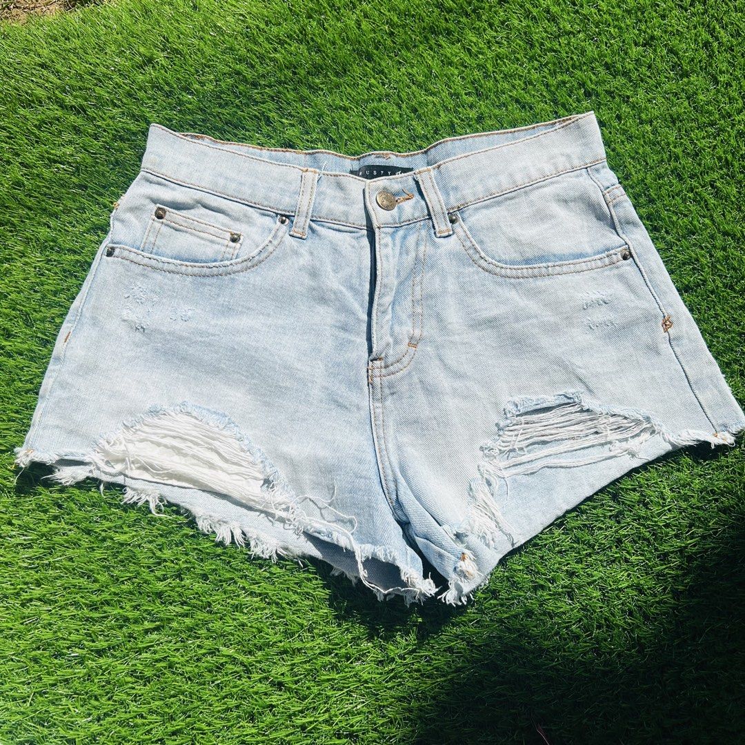 Rusty Trashed Mid Denim Shorts 29” (Category: Jeans) located in Talisay. Submitted by sdnyrosee (Listing ID 1457000300, Image 1). Description: Rusty Trashed Mid Denim Shorts 29” 199php.