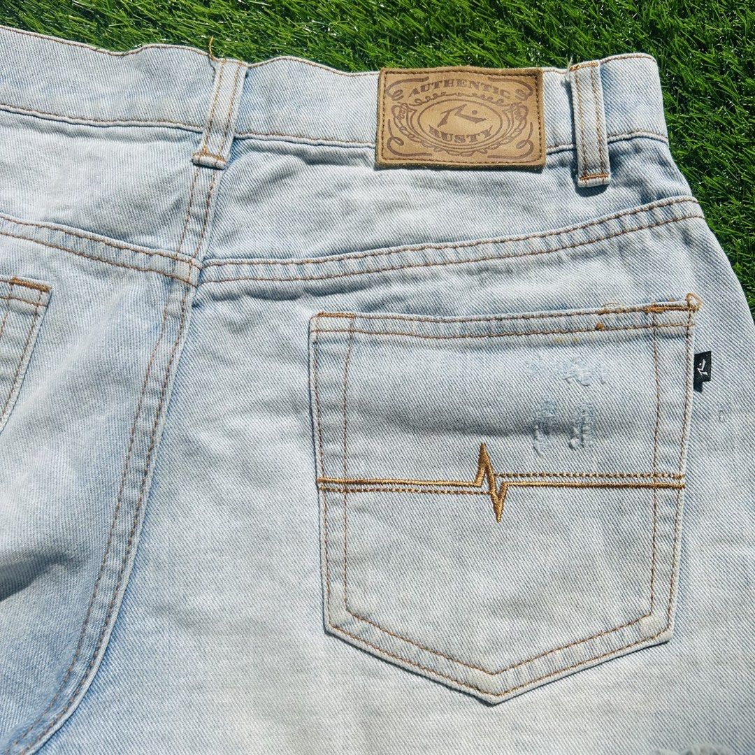 Rusty Trashed Mid Denim Shorts 29” (Category: Jeans) located in Talisay. Submitted by sdnyrosee (Listing ID 1457000300, Image 3). Description: Rusty Trashed Mid Denim Shorts 29” 199php.