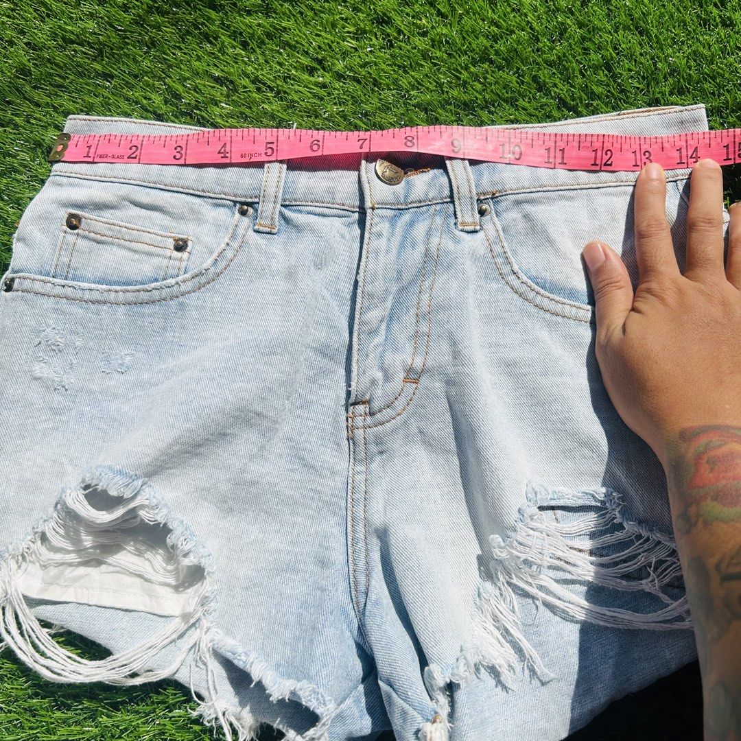 Rusty Trashed Mid Denim Shorts 29” (Category: Jeans) located in Talisay. Submitted by sdnyrosee (Listing ID 1457000300, Image 2). Description: Rusty Trashed Mid Denim Shorts 29” 199php.