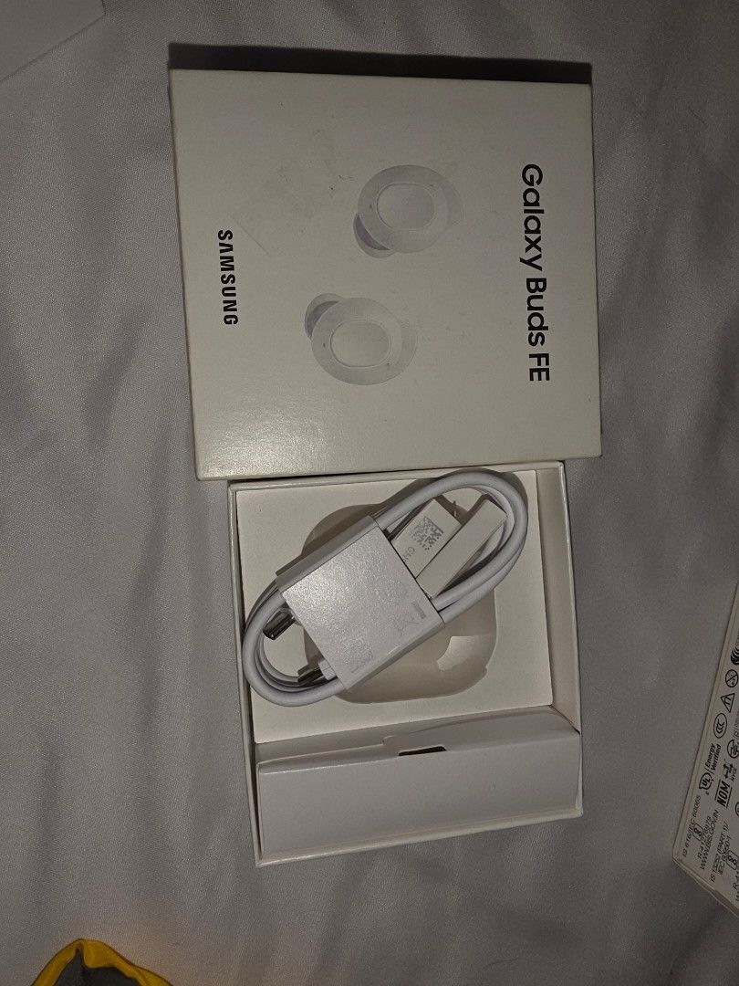 Samsung Galaxy Buds FE accessories only (Category: Chargers & Cables) located in Caloocan City. Submitted by mluck (Listing ID 1456961312, Image 1). Description: - Samsung Galaxy Buds FE charging cable + "ear rubber".
