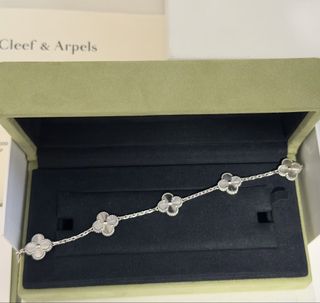 (Category: ) located in . Submitted by luxetreasuretrove (Listing ID 1429002459, Image 1). Description: .