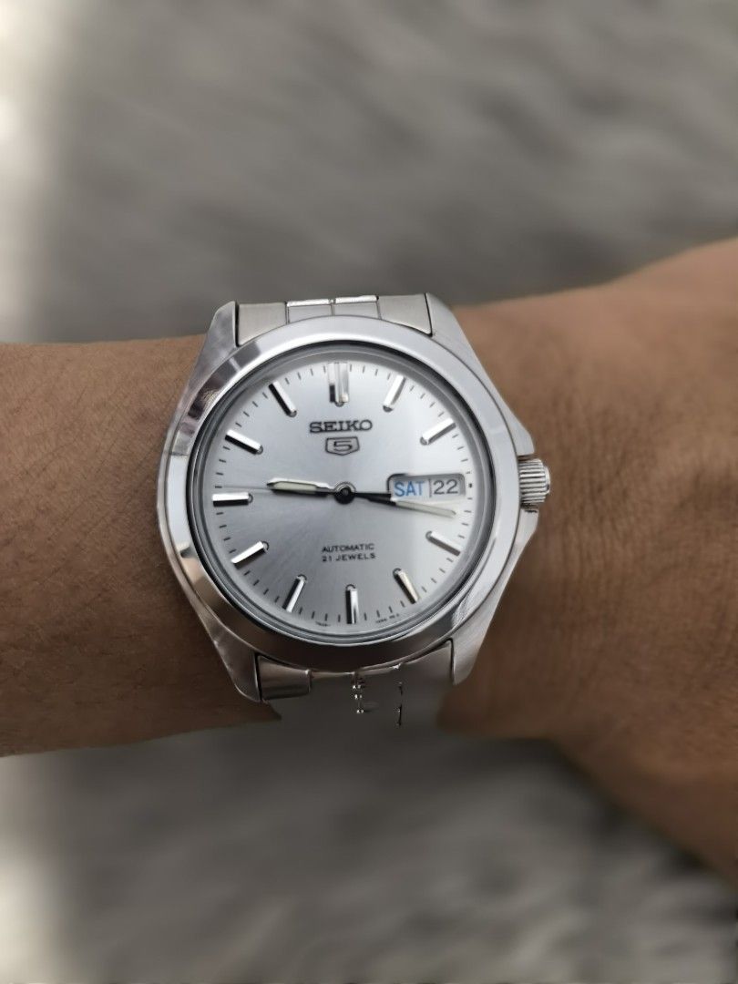Seiko 5 Automatic 21 Jewels (Category: Women's Watches) located in Quezon City. Submitted by winz1026 (Listing ID 1457089432, Image 1). Description: - Seiko 5 Automatic Watch - Elegant silver dial - Durable stainless steel bracelet - Convenient day and date display - Reliable 21 jewels movement - Ideal for everyday wear - Feel free to ask any questions!.