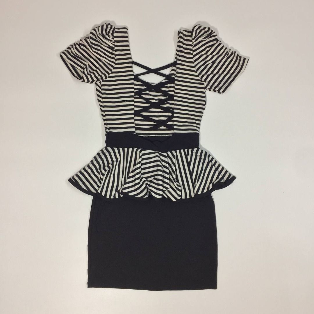 SEXY C**L SEXY COOL stripe top (Category: Blouses) located in Pagsanjan. Submitted by ovothrift (Listing ID 1457048417, Image 2). Description: length - 28 full length (only stripe top) - 19.5 width pit to pit - 13 width (mid part / black strap) - 11 stretchable fabric very good condition authentic no issue Feel free to message me if you have questions or want more photos random freebies each order.