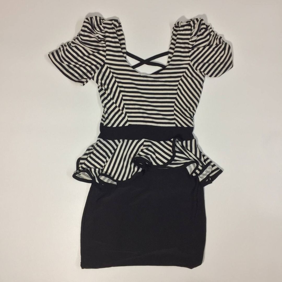SEXY C**L SEXY COOL stripe top (Category: Blouses) located in Pagsanjan. Submitted by ovothrift (Listing ID 1457048417, Image 1). Description: length - 28 full length (only stripe top) - 19.5 width pit to pit - 13 width (mid part / black strap) - 11 stretchable fabric very good condition authentic no issue Feel free to message me if you have questions or want more photos random freebies each order.