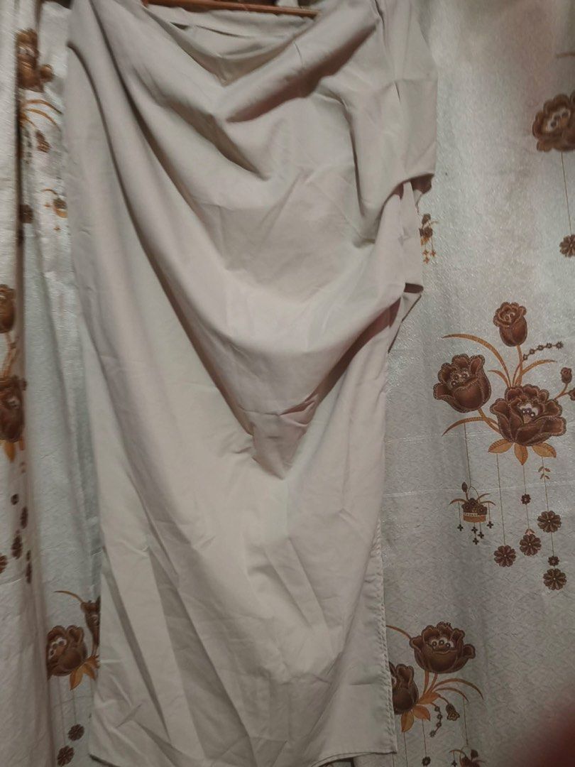 SHEIN CURVE 1XL Beige Polyester Skirt (Category: Skirts) located in Quezon City. Submitted by vafcas (Listing ID 1457029117, Image 1). Description: - SHEIN CURVE Beige Skirt - Size: 1XL - Material: 100% Polyester - Features: Side slit detail - Versatile: Great for casual wear or dressing up - Easy to style with various tops.