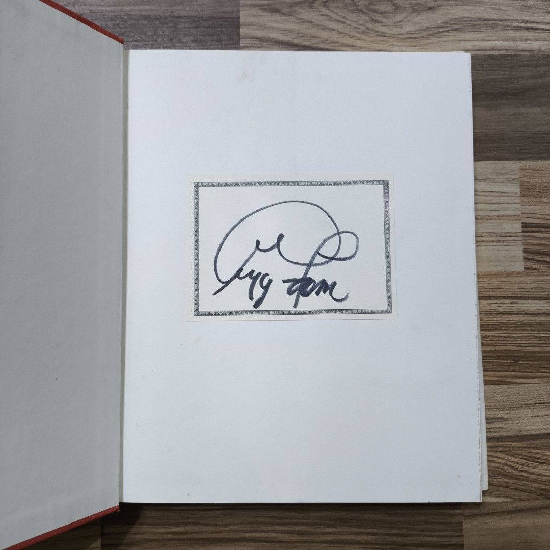 SIGNED George Foreman's Indoor Grilling Made Easy (Category: BBQ, Grills & Hotpots) located in San Pedro. Submitted by tianthrift (Listing ID 1457027038, Image 3). Description: SIGNED George Foreman's Indoor Grilling Made Easy Good condition(Few scratches on cover) More pics upon request NO COA PLEASE DO YOUR OWN RESEARCH BUY AT YOUR OWN RISK NOTE: This item is thrifted, so please manage your expectations. What you see is what you get. Colors may