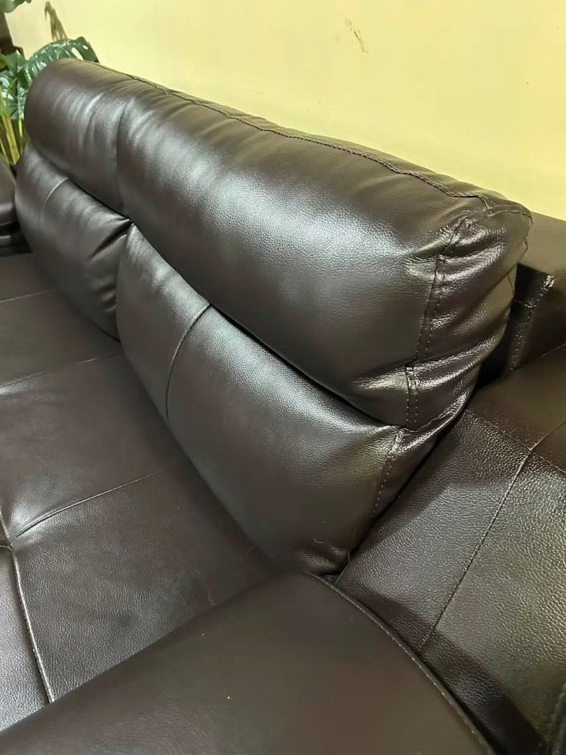 Sofa (Category: Sofas) located in Meycauayan. Submitted by marygracecasimiro (Listing ID 1457063948, Image 3). Description: Imported Big n Bulky Genuine Leather Black Sofa with Center Table from Korea P20,000 lang mga suki 80x40x30in /Sofa 32x32x13in/ Center Table Black Leather/ Genuine Leather Big n Bulky Super Comfy No sag No lubog Makapal ang Foam Heavy duty No issue Minor scratch From Korea♥️💜.
