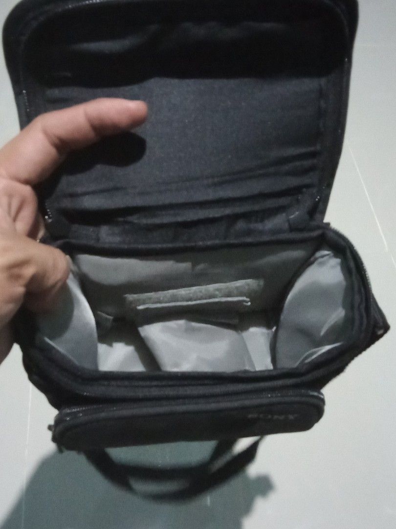 Sony Camera Bag (Category: Camera Bags & Carriers) located in Bacolod City. Submitted by goldengem.2dc438 (Listing ID 1457068072, Image 2). Description: Camera Bag preloved used a few times only.