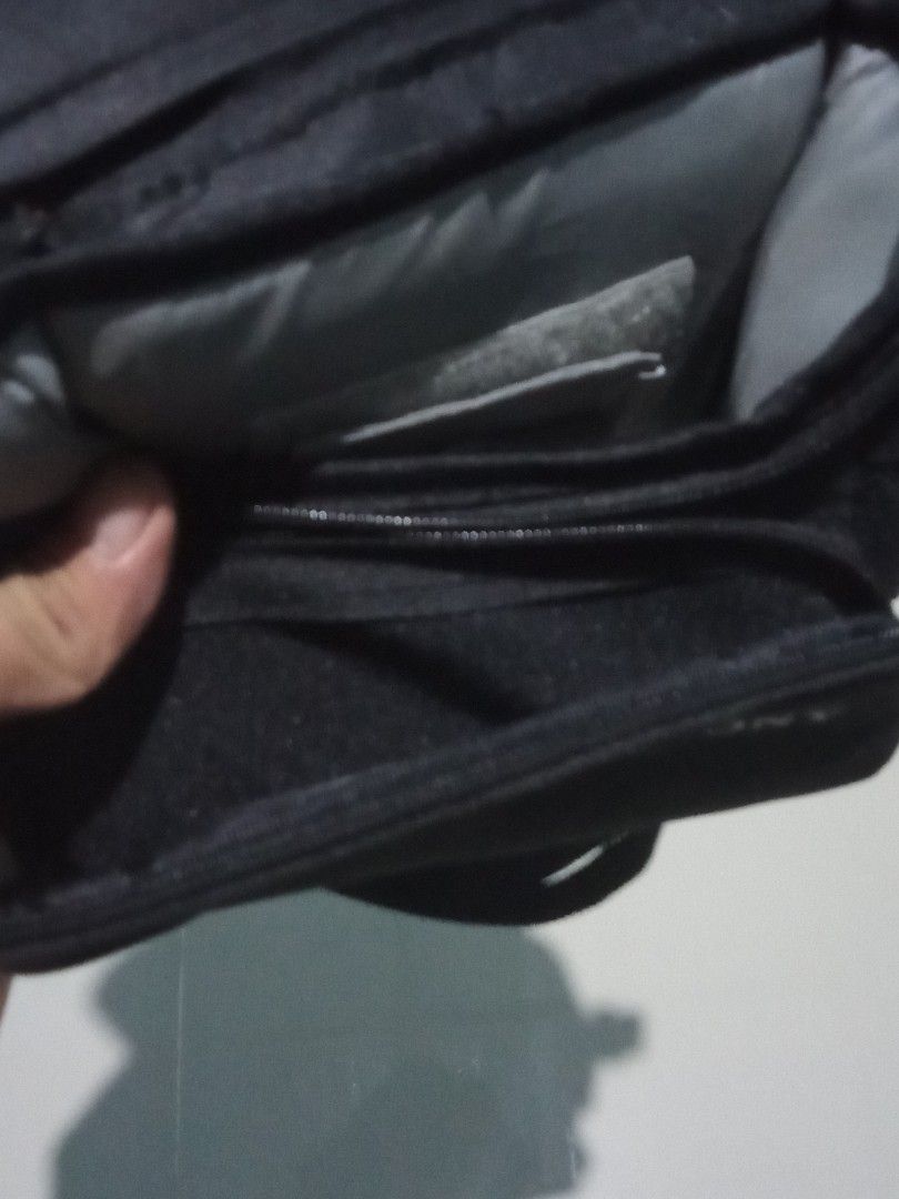 Sony Camera Bag (Category: Camera Bags & Carriers) located in Bacolod City. Submitted by goldengem.2dc438 (Listing ID 1457068072, Image 3). Description: Camera Bag preloved used a few times only.