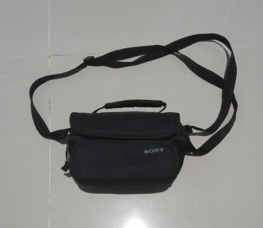 Sony Camera Bag (Category: Camera Bags & Carriers) located in Bacolod City. Submitted by goldengem.2dc438 (Listing ID 1457068072, Image 1). Description: Camera Bag preloved used a few times only.
