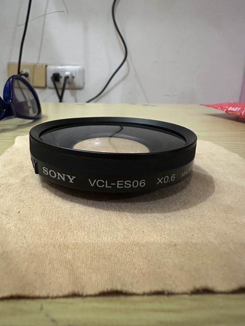 Sony VCL-ES06 X0.6 Wide Conversion Lens (Category: Lens & Kits) located in Daet. Submitted by thrifthings2018 (Listing ID 1457093898, Image 2). Description: - Sony VCL-ES06 Wide Conversion Lens - 0.6x magnification - Made in Japan - One-touch wide converter - Expands your camera's field of view - Minor dust on lens element.
