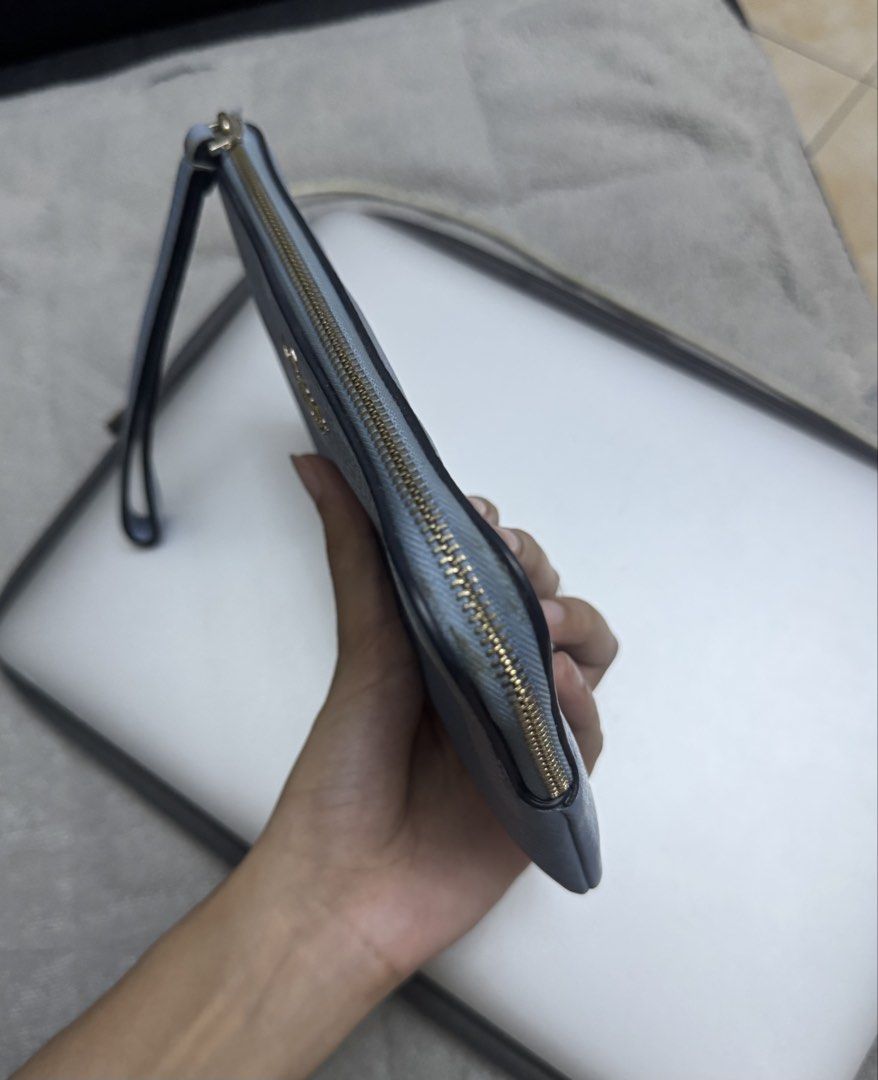 Spacious Wristlet (Category: Purses & Pouches) located in Manila. Submitted by aaiieo (Listing ID 1457113332, Image 3). Description: used once minor scratches & stains > refer to the photo free shipping.