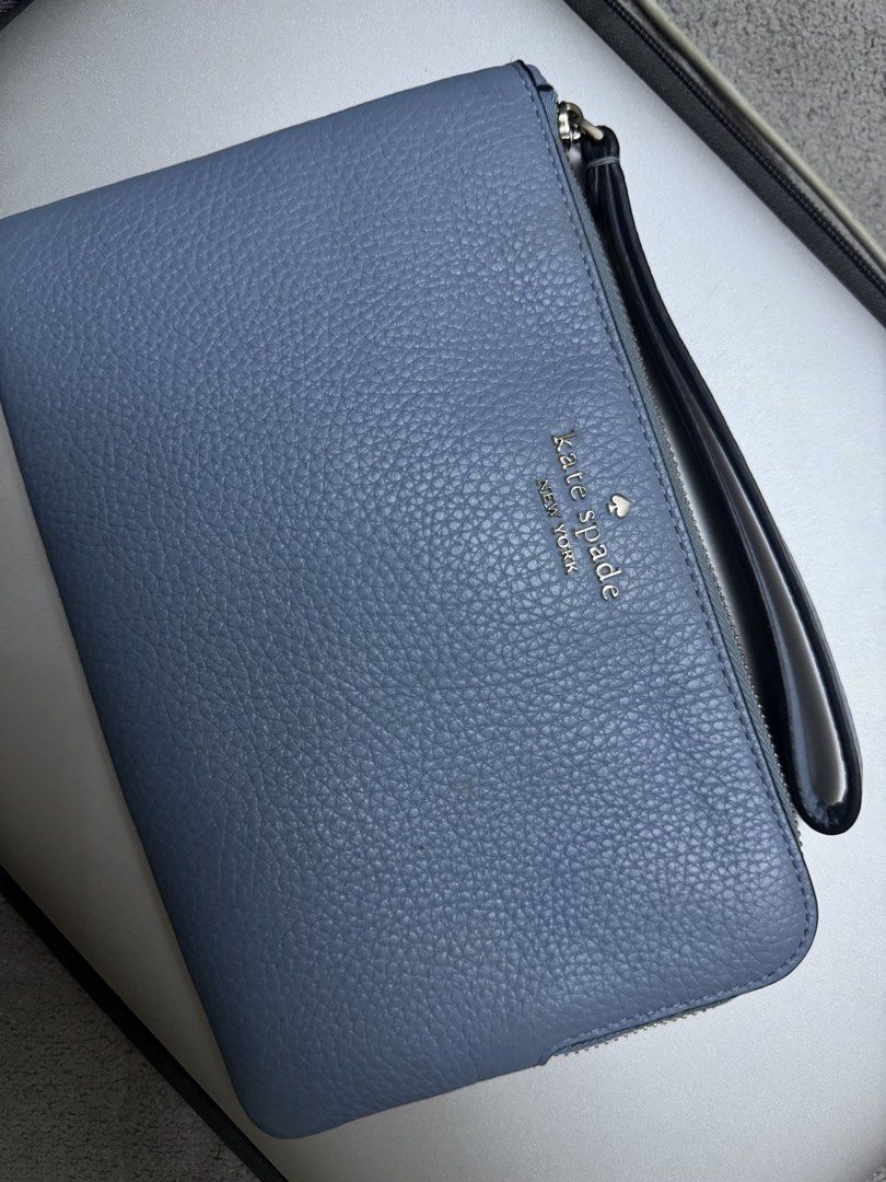 Spacious Wristlet (Category: Purses & Pouches) located in Manila. Submitted by aaiieo (Listing ID 1457113332, Image 1). Description: used once minor scratches & stains > refer to the photo free shipping.