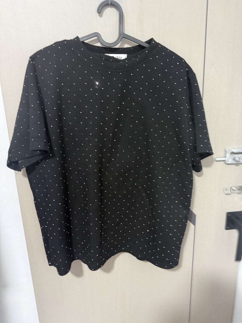 Sparkly coords blouse and skort (Category: Sets or Coordinates) located in Malabon City. Submitted by rbyan (Listing ID 1457116505, Image 1). Description: Used only once Bkk Bought for 750.