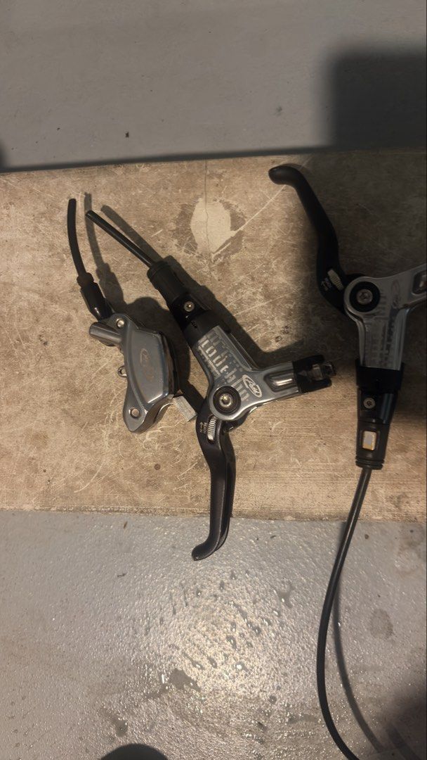 Sram avid code 2010 interchangable (Category: Parts & Accessories) located in Singapore. Submitted by swiftshark-5b9b (Listing ID 1457010246, Image 2). Description: Prices: * Front lever + caliper — $30(with housing front brake) * Caliper only — $15 (no hardware) * Lever only — $15 * Other piston — $15 💰 Take everything for $55 They have flip flop design meaning left lever can just flip and become right lever All parts have no issues. No pads in