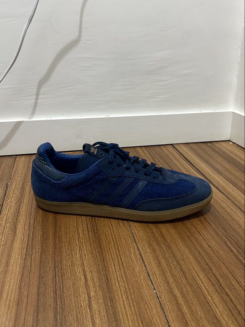 Adidas Starcow x Samba Navy (Category: Casual Shoes) located in Caloocan City. Submitted by peejay.dee (Listing ID 1457126794, Image 3). Description: - Adidas Starcow x Samba - Navy colorway - Size: EU 43.5 / UK 9.5 / US 10.5 - Premium navy suede upper - Classic gum sole - Stylish and versatile * NO BOX *Slighty Negotiable.