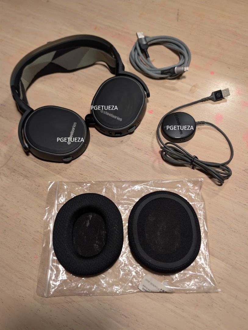 SteelSeries Arctis 7 Wireless (2017) (Category: Headphones & Headsets) located in Pasig City. Submitted by pgetueza (Listing ID 1457136124, Image 1). Description: Steelseries Arctis 7 Wireless (2017). Well used headset until I replaced this with Nova Pro Wireless back in 2022. I haven't used this until I tested it prior posting. Comes with USB receiver, replacement type-b USB cable for charging, replacement earpads, and main unit without earpads 