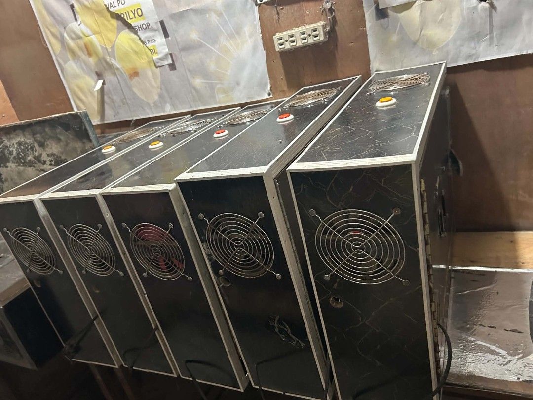 Tabletop Pisonet (Kaha/Box only) 3 UNITS Available (Category: Other Accessories) located in Silang. Submitted by luckykoki2018 (Listing ID 1457097136, Image 2). Description: Selling Tabletop Pisonet (Kaha/Box only with dual coinslot and exhaust fan). Perfect para sa mga gustong mag-expand ng Pisonet o mag-assemble ng sariling unit. Product Details: - Type: Tabletop Box (Kaha lang, WALANG PC/BOARD sa loob, walang wirings) - Features: May kasamang 