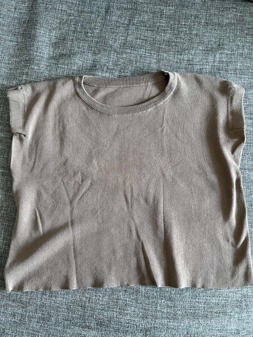 Taupe Sleeveless Top S-M (Category: Sleeveless) located in Taguig. Submitted by dbrmf (Listing ID 1457112346, Image 1). Description: S-M Loc: BGC.