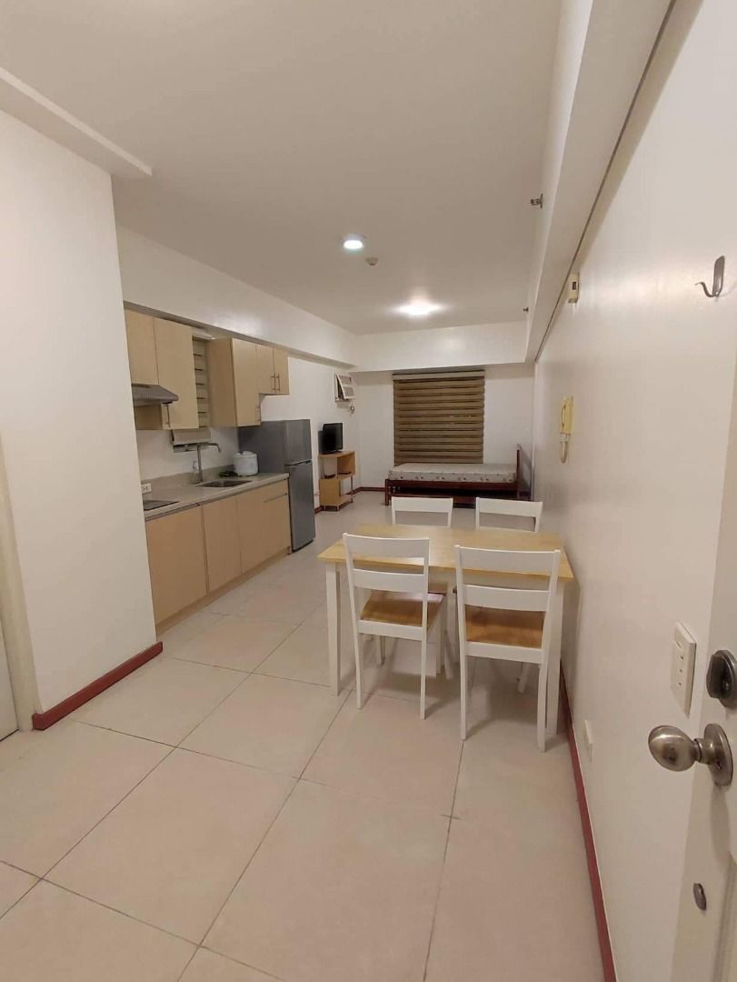 The Columns Legazpi Village (Category: Apartments & Condos) located in Makati City. Submitted by joel.vill06 (Listing ID 1456973586, Image 1). Description: 1 year minimum contract Studio Unit Includes brand new 2.0hp inverter aircon, inverter front load washing machine, mattress and bedframe, refrigerator, dual water heater, wardrobe and kitchen cabinets. Built-in induction stove. Upgraded kitchen counter top. Number of max occupants: 2 Amenities