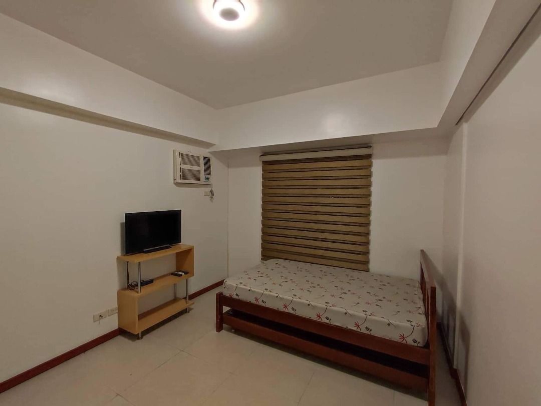 The Columns Legazpi Village (Category: Apartments & Condos) located in Makati City. Submitted by joel.vill06 (Listing ID 1456973586, Image 2). Description: 1 year minimum contract Studio Unit Includes brand new 2.0hp inverter aircon, inverter front load washing machine, mattress and bedframe, refrigerator, dual water heater, wardrobe and kitchen cabinets. Built-in induction stove. Upgraded kitchen counter top. Number of max occupants: 2 Amenities