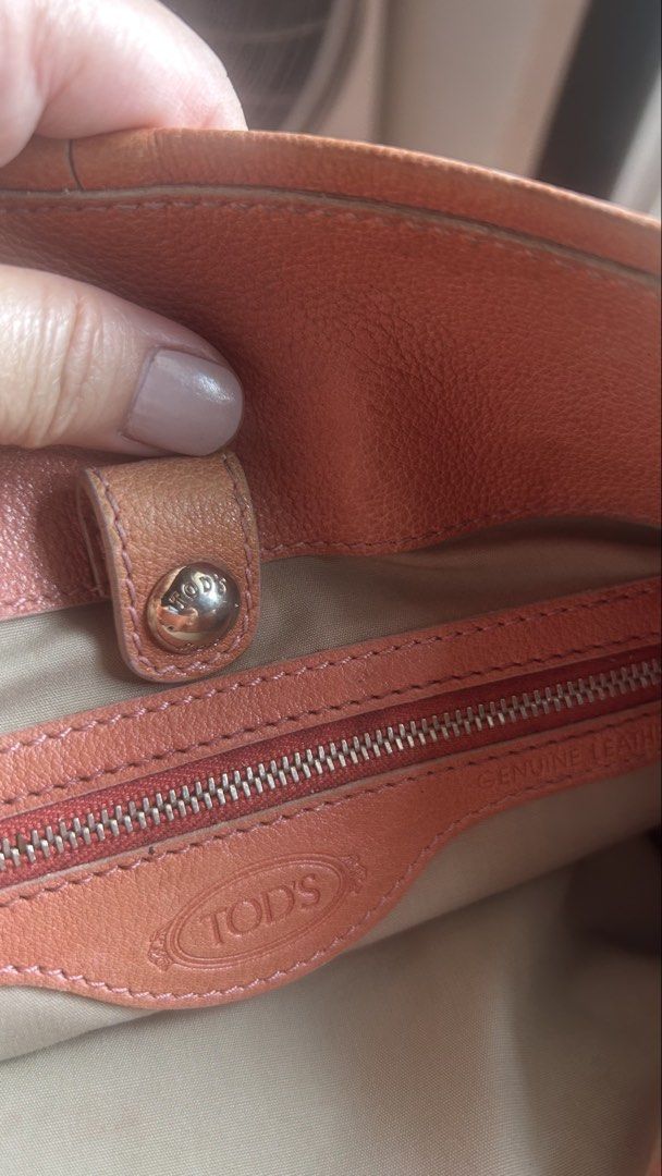 Tods (Category: Luxury Bags & Wallets) located in Manila. Submitted by larabac (Listing ID 1457000475, Image 3). Description: .