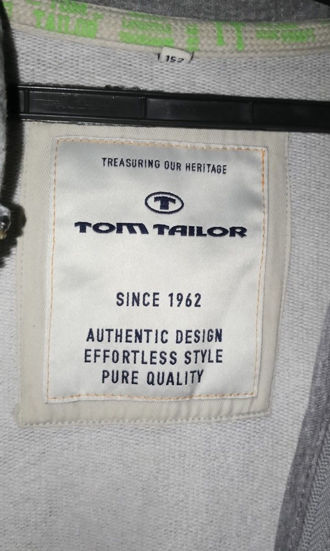 tom tailor jacket hoodie (Category: Coats, Jackets and Outerwear) located in Baguio. Submitted by kiana.bear (Listing ID 1457131236, Image 2). Description: no damage good as new.
