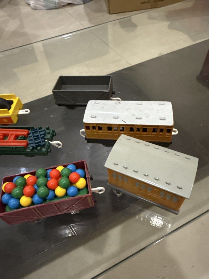 Train sets (Category: Toys & Games) located in Sungai Buloh. Submitted by valencia2004 (Listing ID 1457083659, Image 3). Description: Sell as it is .