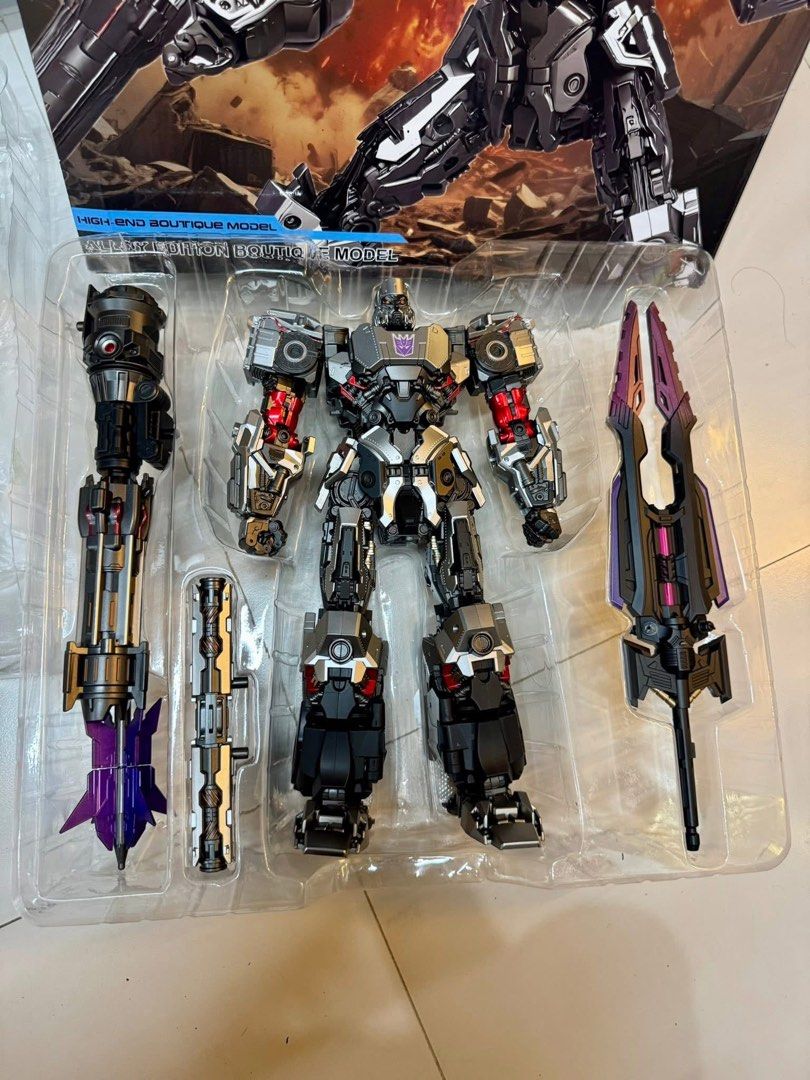 Transformers Megatron Commander Wei TC-01 (Category: Figurines & Statues) located in Paranaque City. Submitted by icko007 (Listing ID 1457123229, Image 3). Description: Commander Wei TC-01 Megatron Gandaa nitoo laki pa ng box sheesh Bib complete no issue (Search search Muna para d marami tanong) Price 5.5k. Only No Rush Shipping /Dibs now pay now Location Paranaque Payment Gcash/Bpi Shipping Lalamove/Lbc Buyers Risk / Fee ‼️Seller is not responsi