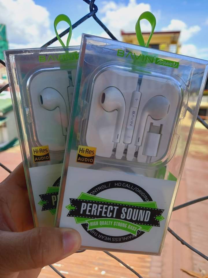 TYPE C EARPHONE / HEADSET (Category: Earphones) located in Pasig City. Submitted by gentle_jerico (Listing ID 1457023266, Image 1). Description: Bavin : Type c Earphone plug and play Good sound quality with Mic. available, pm to order. 📩.