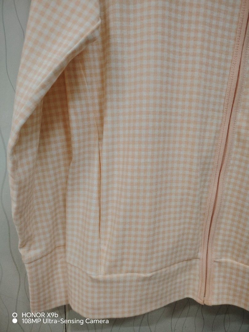 Uniqlo Gingham Zip-Up Hoodie Jacket (Category: Coats, Jackets and Outerwear) located in Navotas City. Submitted by focalpoint2782 (Listing ID 1456988624, Image 3). Description: - Length 23 - Width 19 - Size Medium (M) - Cute peach and white gingham pattern - Uniqlo zip-up hoodie - Long sleeves with elasticated cuffs - Elasticated hem - Front pockets - Lightweight and comfortable - Ideal for casual wear or layering Location : Navotas City Currier 