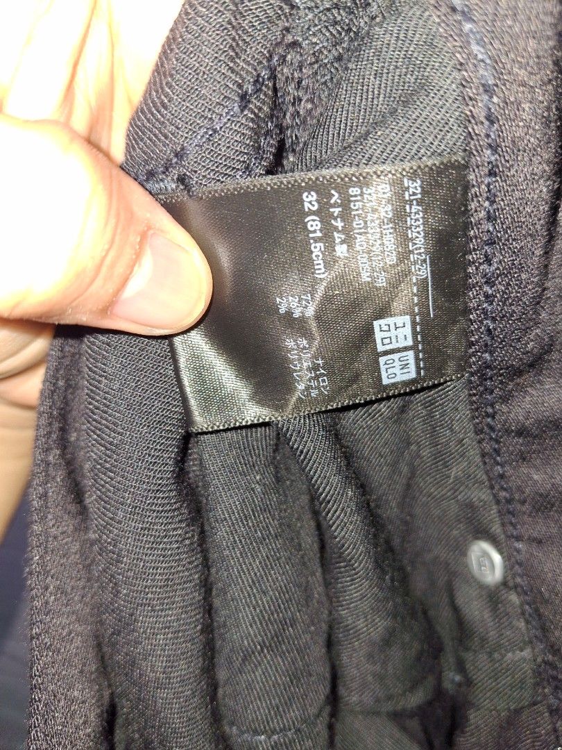 Uniqlo Jeans Black Pants for Men (Category: Jeans) located in Angeles City. Submitted by livemountain.e2ae07 (Listing ID 1456964003, Image 3). Description: - Uniqlo Black Jeans - Straight Leg Fit - Size 32 (81.5cm) - W16 L39 HEM 7 - Made in Vietnam - Material: 72% Cotton, 26% Polyester, 2% Polyurethane - Ideal for casual wear.