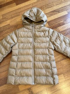 (Category: ) located in . Submitted by ana.t.wardrobe (Listing ID 1456983361, Image 1). Description: .