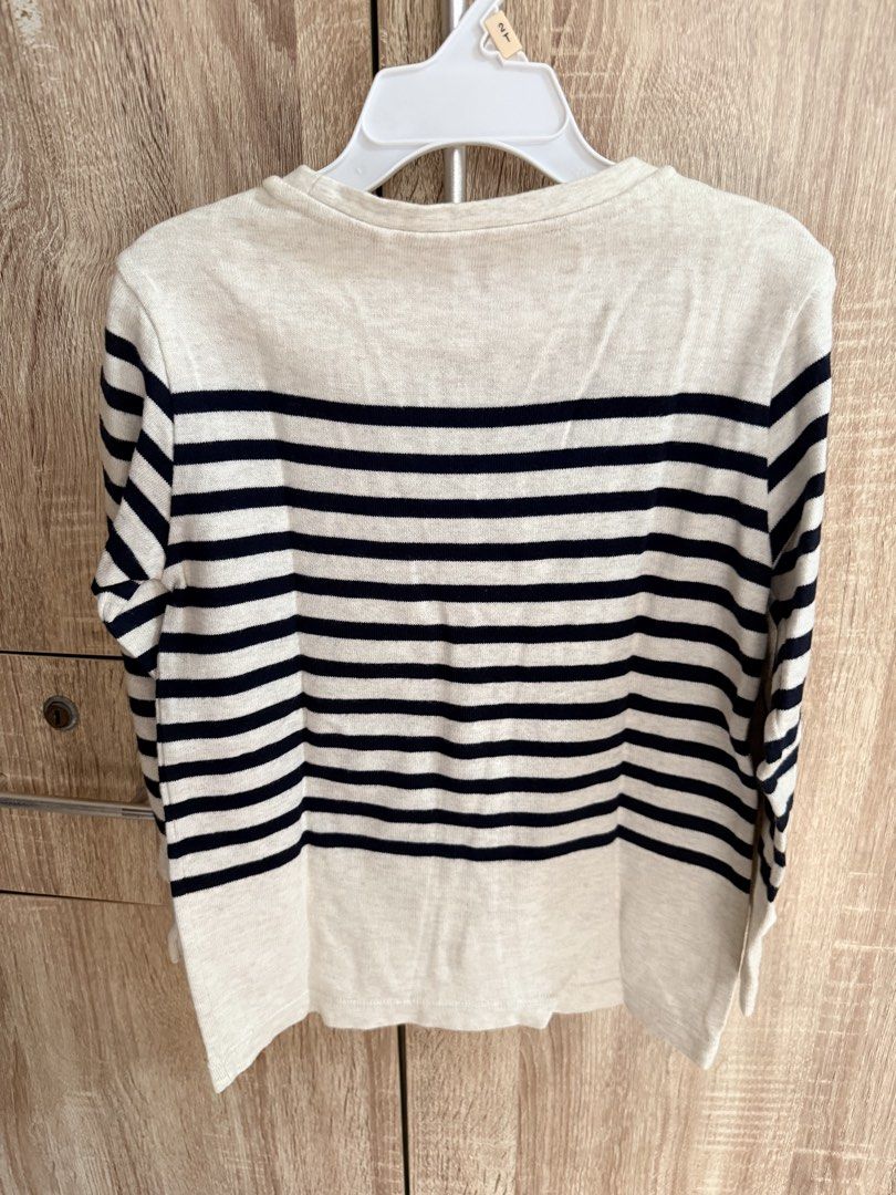 Uniqlo L/S Knitted size 110 (Category: Babies & Kids Fashion) located in Quezon City. Submitted by scintillerf (Listing ID 1457009725, Image 2). Description: Uniqlo knitted long sleeves Size 110 Preloved good as new. No issues. .