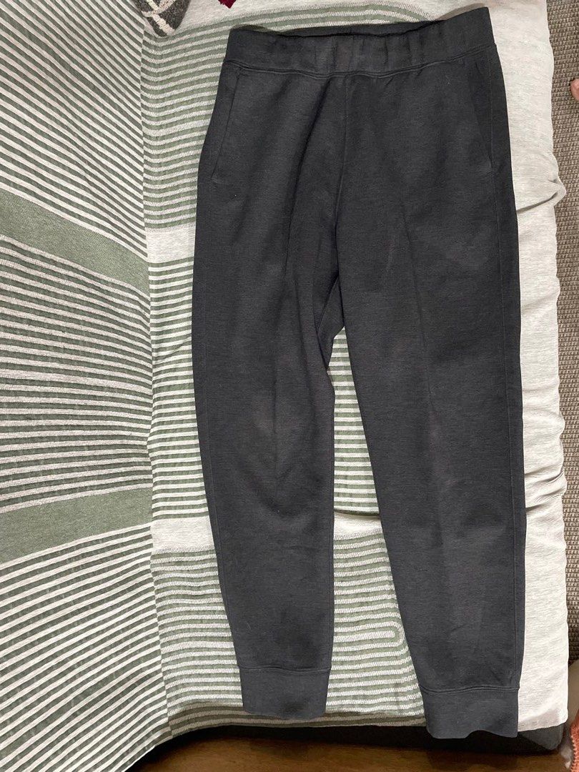 Uniqlo Sweat Pants (Category: Joggers) located in Dumaguete. Submitted by han_heuinanta (Listing ID 1457034450, Image 1). Description: Rarely worn Negotiable.
