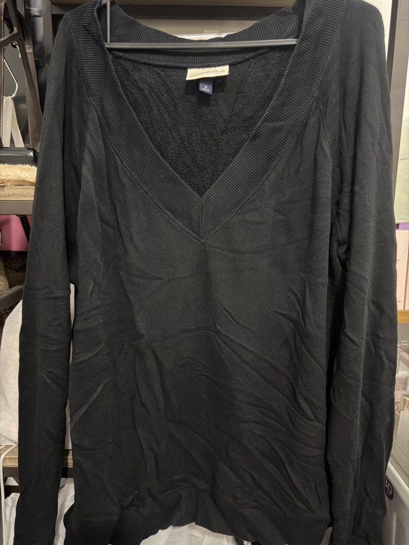 Universal Thread Black V-Neck Long Sleeve Sweater Size M (Category: Longsleeves) located in Manila. Submitted by mycloset_saab (Listing ID 1457035270, Image 1). Description: Selling my preloved Universal Thread Black V-Neck Long Sleeve Sweater Size M - Rfs: decluttering - Super soft and baggy - actual medida measurements, L28"xW22" No to low ballers No to third party transactions, i only sell to direct buyers. Please no to last price queries, off
