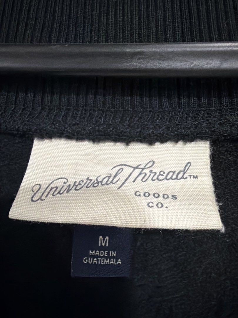 Universal Thread Black V-Neck Long Sleeve Sweater Size M (Category: Longsleeves) located in Manila. Submitted by mycloset_saab (Listing ID 1457035270, Image 3). Description: Selling my preloved Universal Thread Black V-Neck Long Sleeve Sweater Size M - Rfs: decluttering - Super soft and baggy - actual medida measurements, L28"xW22" No to low ballers No to third party transactions, i only sell to direct buyers. Please no to last price queries, off