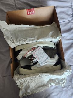 (Category: ) located in . Submitted by jaypstreetwear (Listing ID 1456994371, Image 1). Description: .