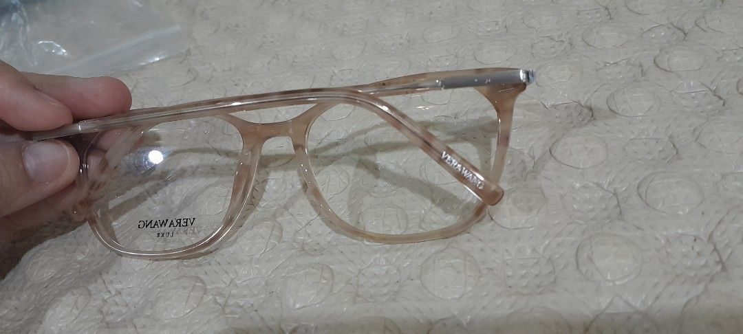 Vera Wang eyeglass frame (Category: Sunglasses & Eyewear) located in Baguio. Submitted by rozel047 (Listing ID 1456989445, Image 2). Description: .
