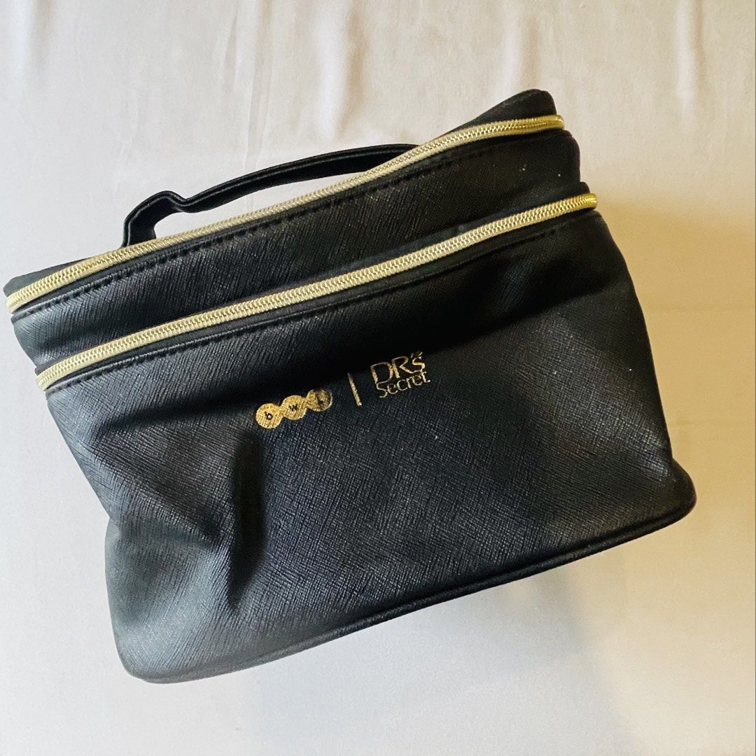 Lightweight and Versatile: Black Leather Saffiano Leather Makeup / Vanity case (Category: Makeup) located in Quezon City. Submitted by travelista (Listing ID 1456971726, Image 1). Description: Dr’s Secret Black Saffiano Leather Makeup / Vanity Case Elevate your makeup organization with this chic, lightweight, and versatile vanity case from Dr’s Secret. Crafted with a premium saffiano leather texture finish and elegant gold-tone hardware, a brush 