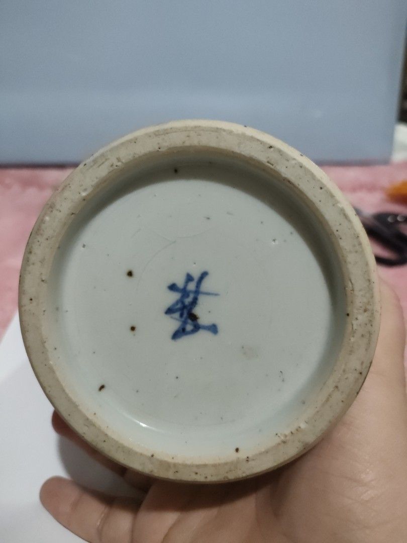Vintage Japanese "Penselvas" (Category: Coffee & Tea Tableware) located in Bulacan. Submitted by hunterherojapanjdm (Listing ID 1457127435, Image 3). Description: -Vintage Japanese "Penselvas" (brush pot or sleeve vase) crafted from chamotte stoneware featuring a hand-painted floral decoration in a blue-and-white underglaze. -15cm tall - 9.5 cm wide.