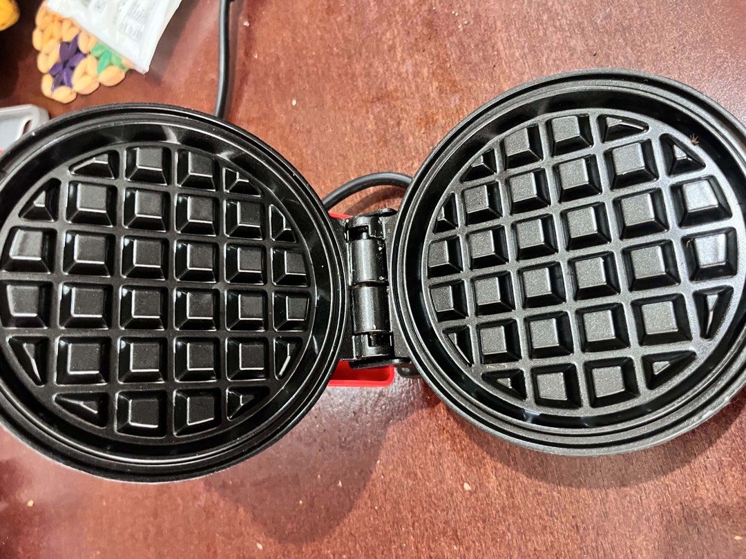 Waffle Maker (Category: Other Kitchen Appliances) located in Pinamalayan. Submitted by _dragonfly (Listing ID 1457012067, Image 2). Description: Original price 300 something on TT shop.