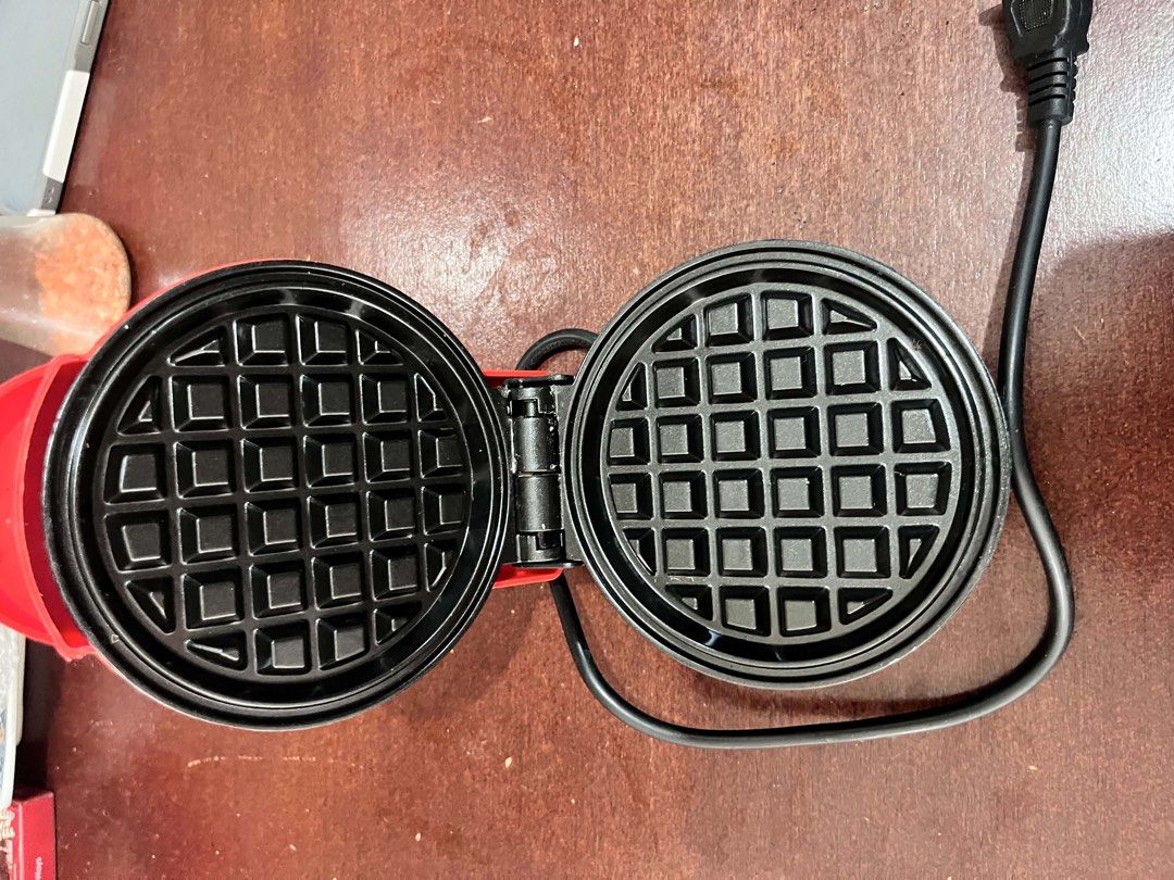 Waffle Maker (Category: Other Kitchen Appliances) located in Pinamalayan. Submitted by _dragonfly (Listing ID 1457012067, Image 3). Description: Original price 300 something on TT shop.