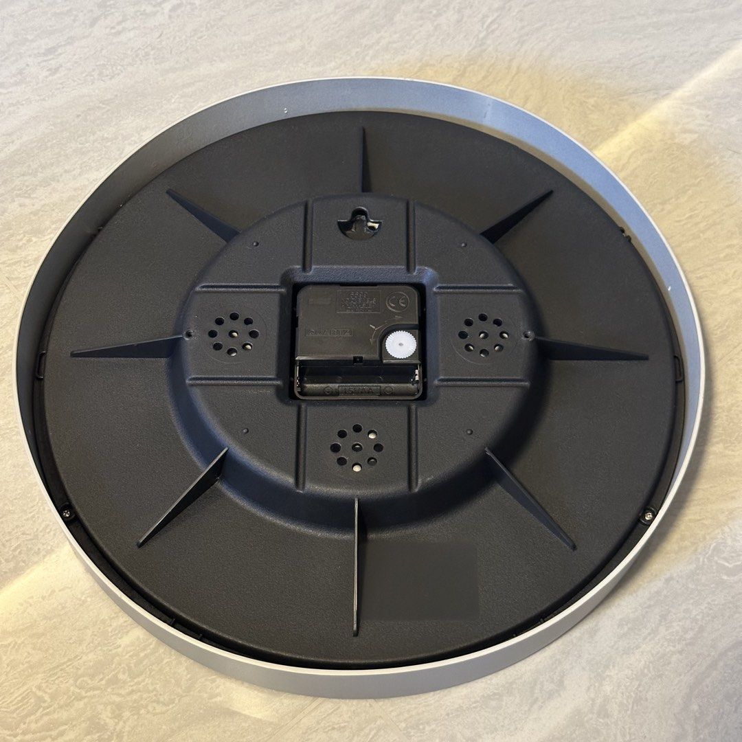 Wall clock (Category: Clocks) located in Singapore. Submitted by inyourface (Listing ID 1457058322, Image 2). Description: .