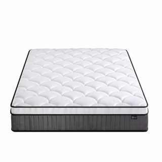 (Category: ) located in . Submitted by secondhand.boutique (Listing ID 1457098627, Image 1). Description: .