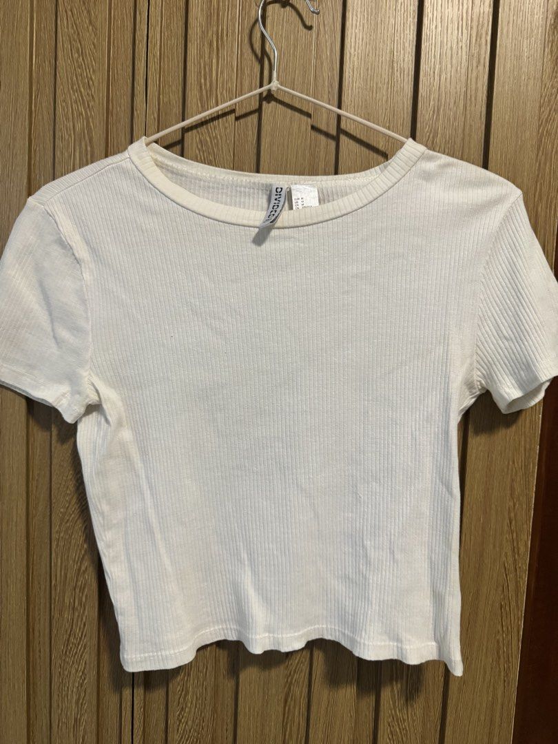 White Ribbed T-Shirt (Category: Shirts) located in Paranaque City. Submitted by prelovedbye__ (Listing ID 1457082461, Image 1). Description: .
