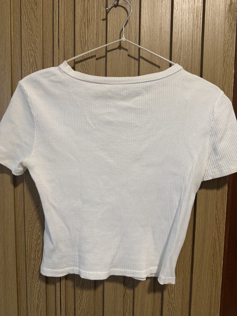 White Ribbed T-Shirt (Category: Shirts) located in Paranaque City. Submitted by prelovedbye__ (Listing ID 1457082461, Image 2). Description: .