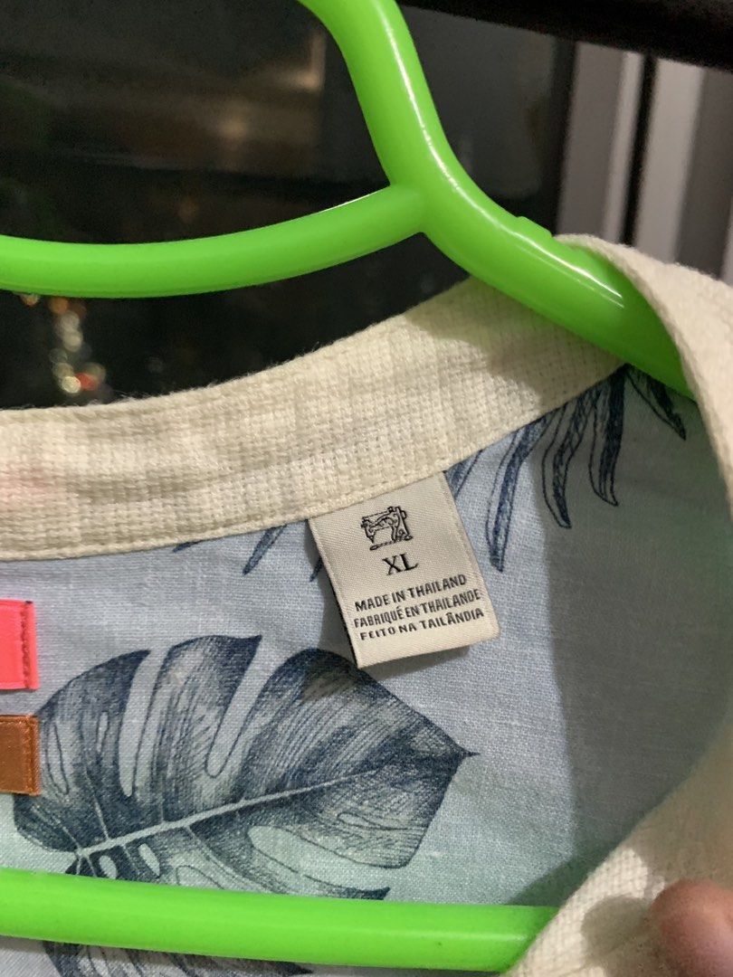 White Stripe Beach Long Sleeve Shirt (Category: Tshirts & Polo Shirts ) located in Taguig. Submitted by sycchh23 (Listing ID 1457110699, Image 2). Description: - perfect for beach outfit - fit for big size - used only once Dimension: length: 30.