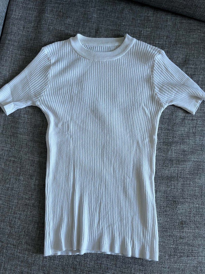 White Top S-M (Category: Blouses) located in Taguig. Submitted by dbrmf (Listing ID 1457111657, Image 1). Description: S-M Loc:BGC.